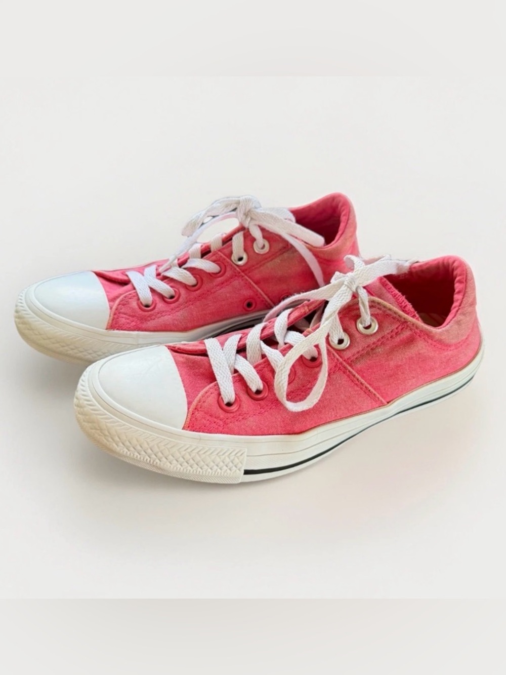 Converse Women’s Chuck Taylor All Star Low Top Strawberry Jam Sneakers Size 7 - Picture 3 of 8
